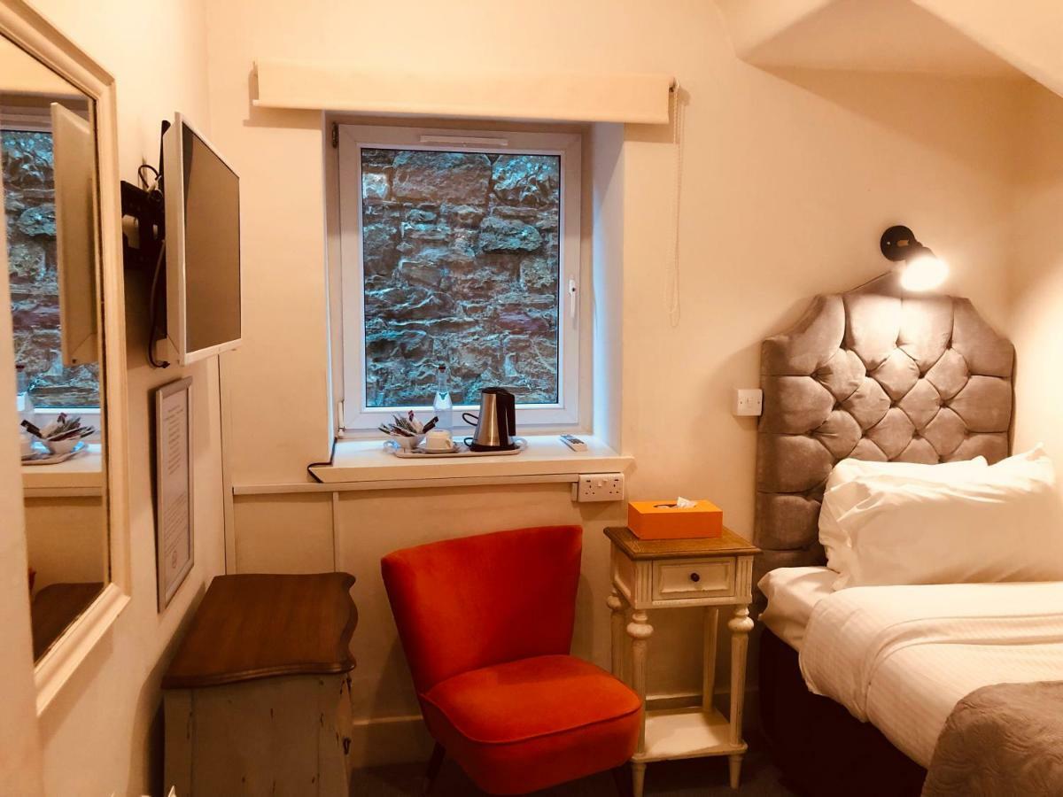 Allison House 16 Edinburgh Room photo